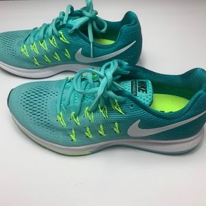 Nike Zoom Pegasus 33 White & Green Size 8.5